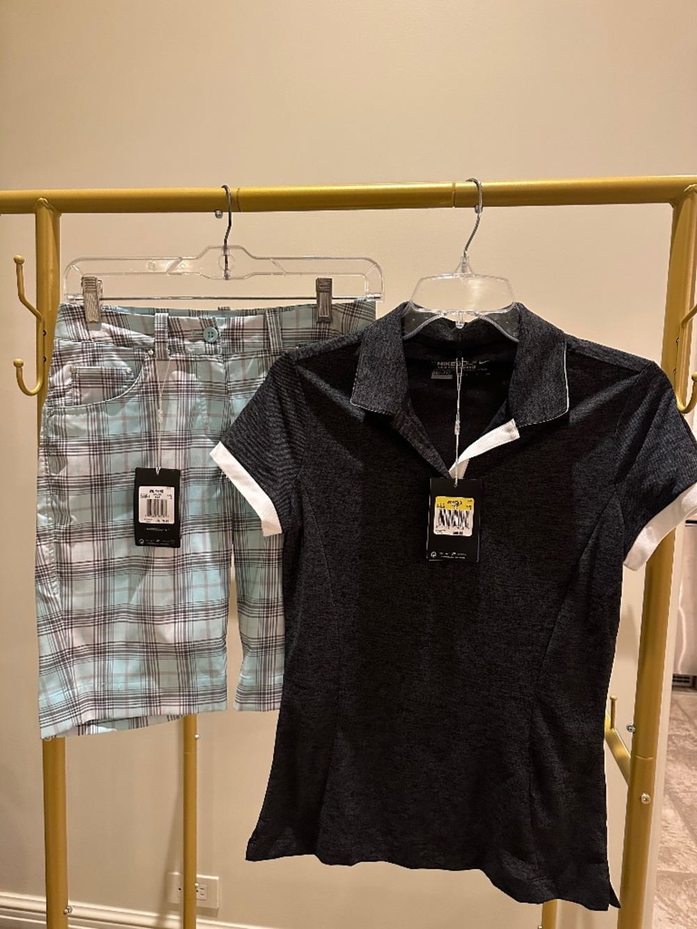 *NWT* NIKE Golf - Women's size SMALL dark gray dri-fit shirt - Picture 5 of 5